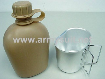 1Qt Canteen Water Bottle wPouch & Cup Desert Camo